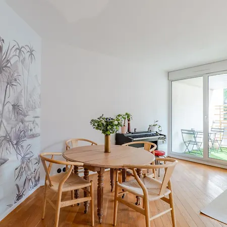 Veeve - A Touch Of The Tropics Apartment *